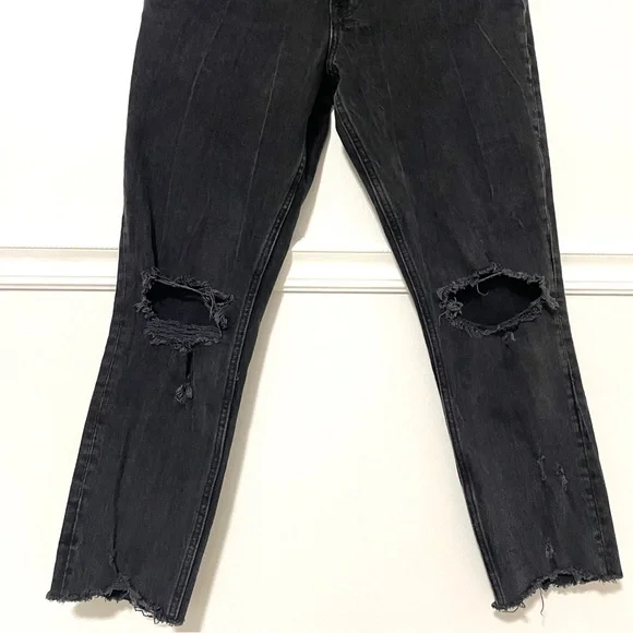 Abercrombie • black distressed mom high rise jeans sz 6